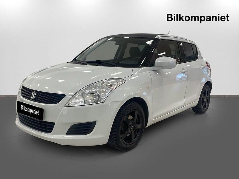 Vit Begagnad 2012 Suzuki Swift Halvkombi | 74 900 kr (Marknadspris) - Bild 1/4