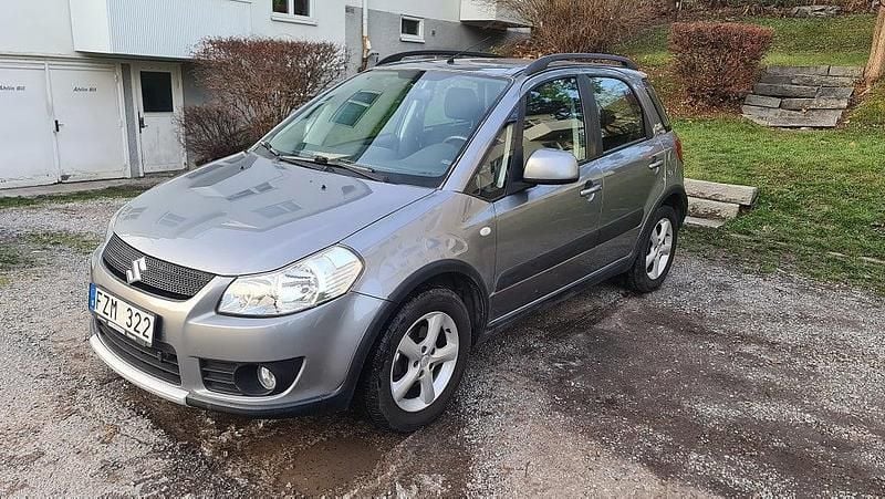 Silver Begagnad 2007 Suzuki SX4 Halvkombi | 39 900 kr (Bra pris) - Bild 1/4