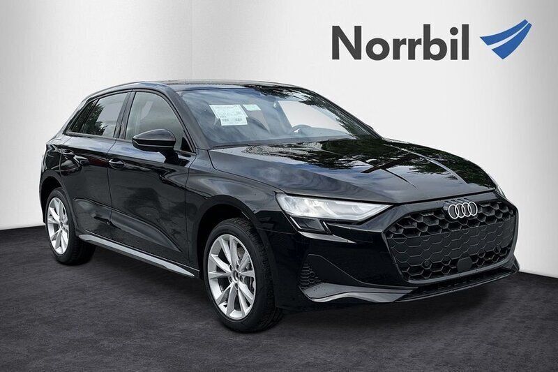 Svart Ny 2025 Audi A3 Sportback e-tron Sedan | 444 900 kr (Bra pris) - Bild 1/4