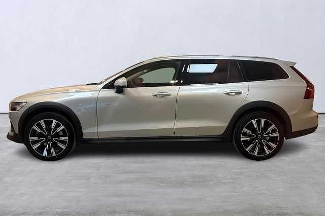Begagnad Volvo V60 CC 197 HK (144 kW) 2021 Kombi