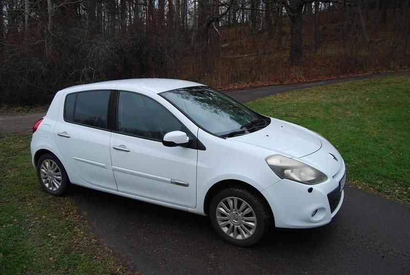 Begagnad 2011 Renault Clio R.S. Halvkombi | 32 000 kr (Marknadspris) - Bild 1/4
