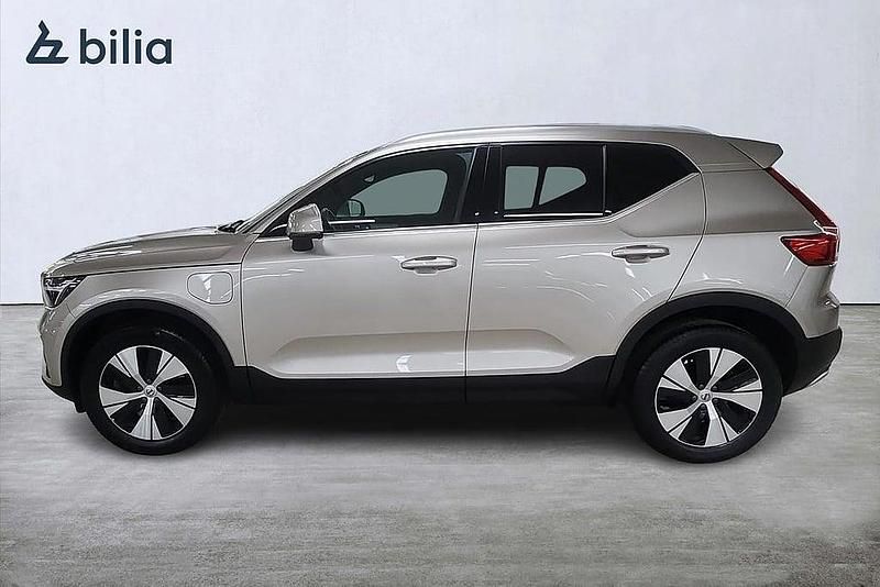 Begagnad Volvo XC40 Core 210 HK (154 kW) 2022 Ljusgrå SUV