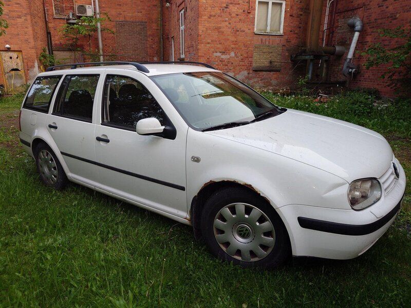 Vit Begagnad 2001 VW Golf IV Basis Kombi | 5 000 kr (Bra pris) - Bild 1/4
