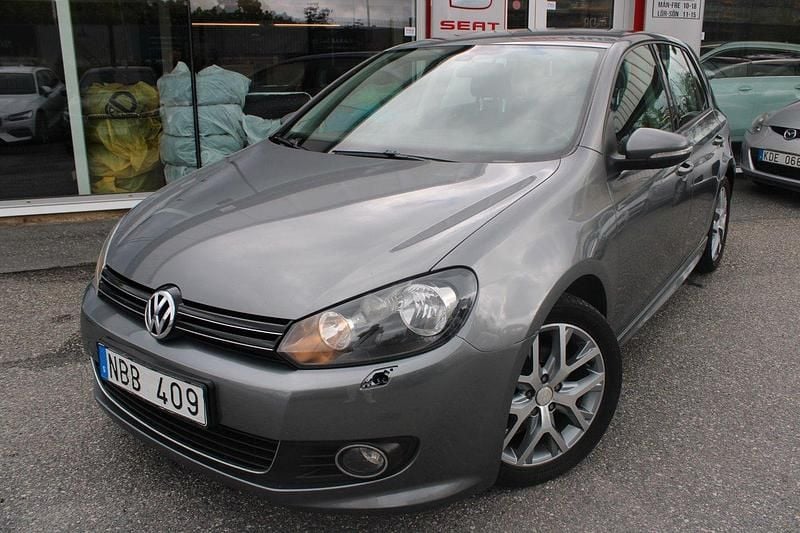 Grå Begagnad 2013 VW Golf VII Halvkombi | 74 900 kr (Bra pris) - Bild 1/4