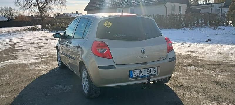 Begagnad Renault Clio R.S. 112 HK (82 kW) 2007 Halvkombi