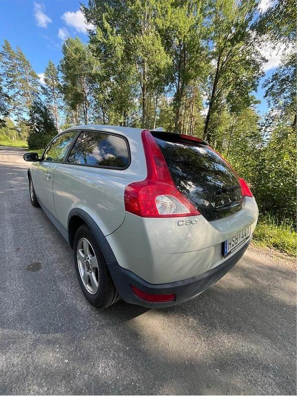 Vit Begagnad 2009 Volvo C30 Halvkombi | 39 000 kr (Bra pris) - Bild 1/4