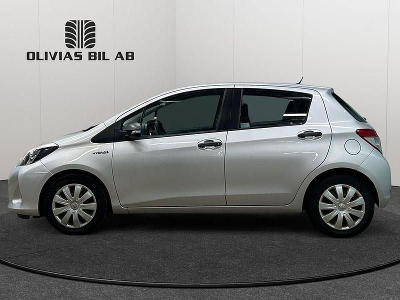Begagnad Toyota Yaris Hybrid Life 101 HK (74 kW) 2013 Silver