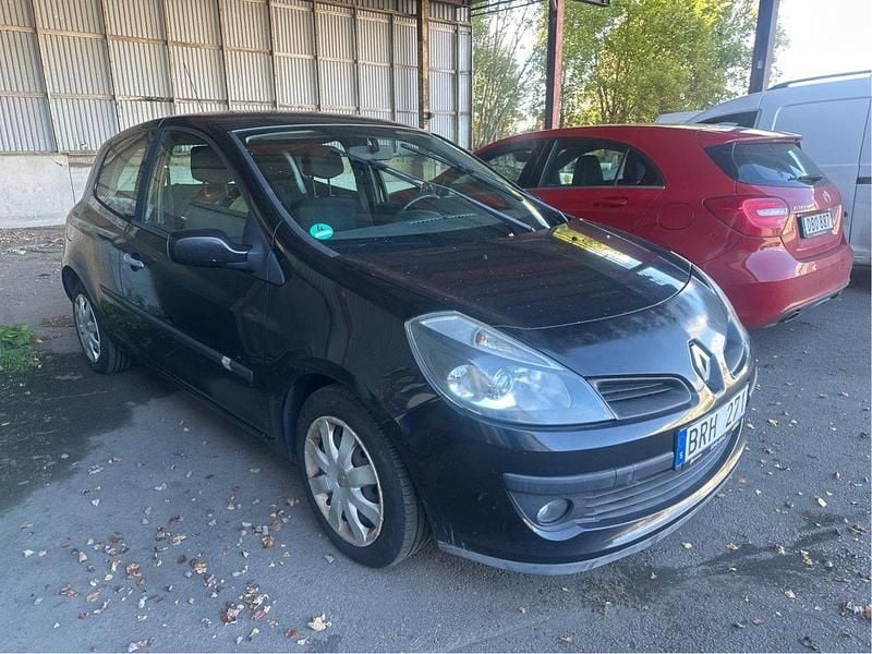 Svart Begagnad 2006 Renault Clio R.S. Halvkombi | 27 900 kr (Marknadspris) - Bild 1/4
