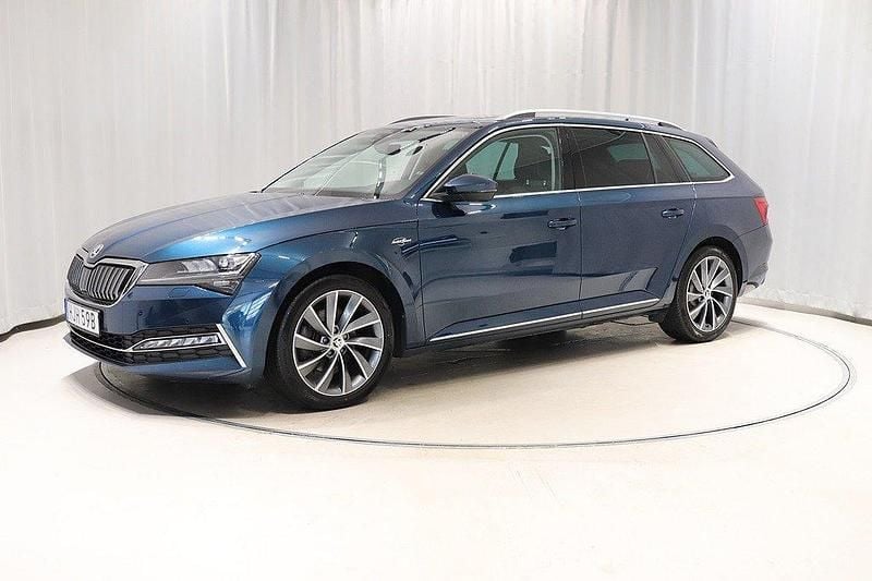 Blå Begagnad 2019 Skoda Superb LAURIN & KLEMENT Kombi | 254 900 kr (Marknadspris) - Bild 1/4