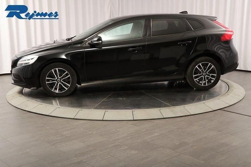 Begagnad Volvo V40 Business Edition 122 HK (89 kW) 2016 Svart Kombi