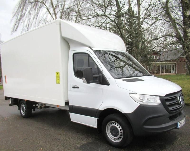 Vit Begagnad 2021 Mercedes Sprinter Van | 443 750 kr (Dyr) - Bild 1/4