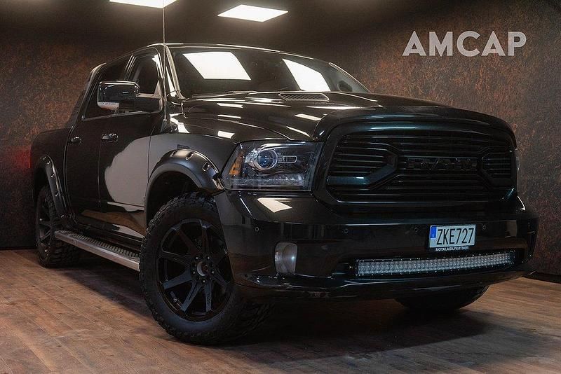 Svart Begagnad 2018 RAM 1500 Pickup | 489 500 kr (Dyr) - Bild 1/4