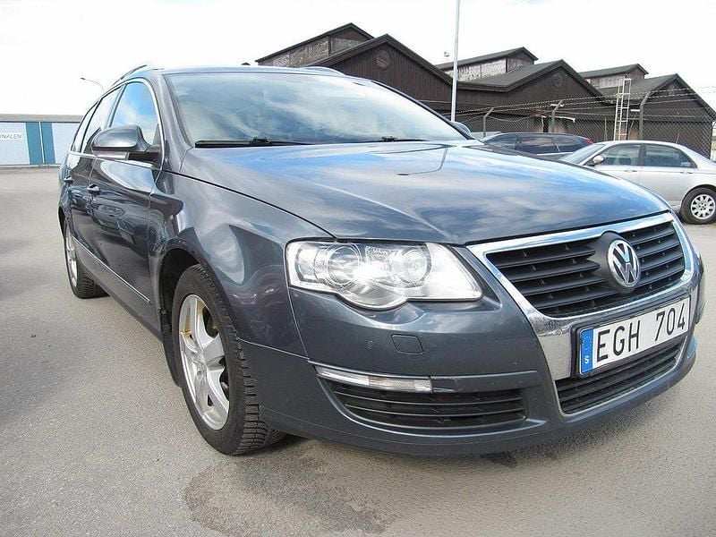 Ljusgrå (grå) Begagnad 2009 VW Passat Kombi | 37 500 kr (Marknadspris) - Bild 1/4