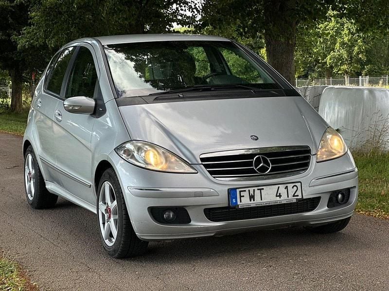 Begagnad Mercedes A180 Avantgarde 109 HK (80 kW) 2007 Silver Halvkombi