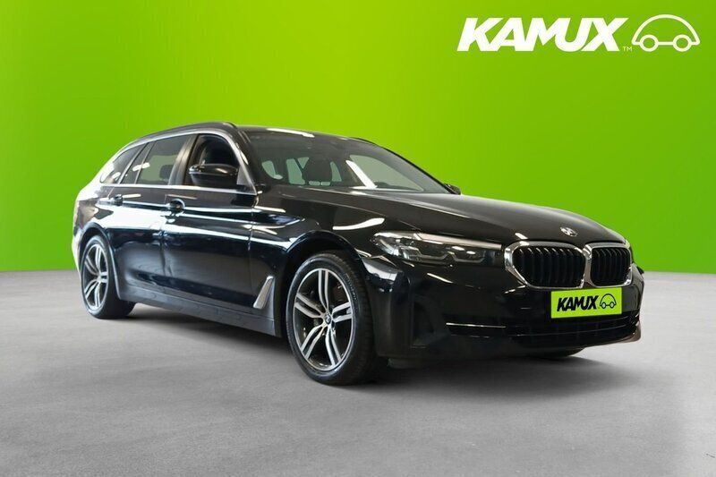 Svart Begagnad 2021 BMW 520 Kombi | 309 900 kr (Superpris) - Bild 1/4