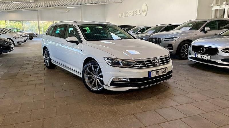 Vit Begagnad 2018 VW Passat R-line Kombi | 208 000 kr (Marknadspris) - Bild 1/4