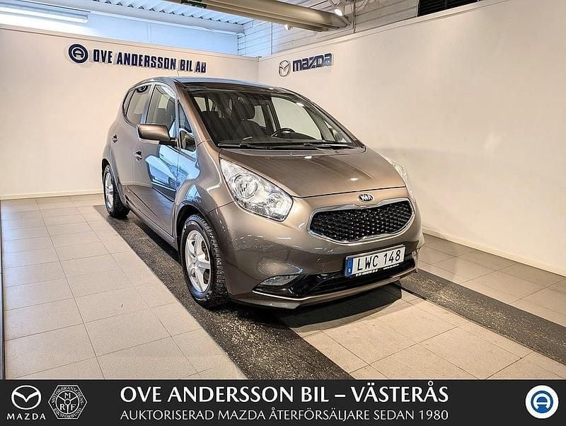 Brun Begagnad 2016 Kia Venga Comfort Halvkombi | 74 900 kr (Marknadspris) - Bild 1/4