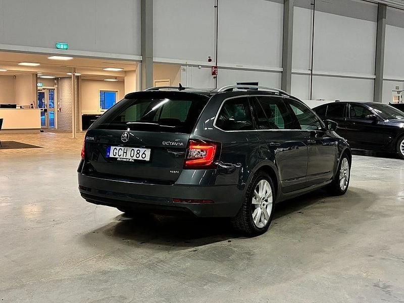 Begagnad Skoda Octavia Business Line 150 HK (110 kW) 2017 Grå Kombi