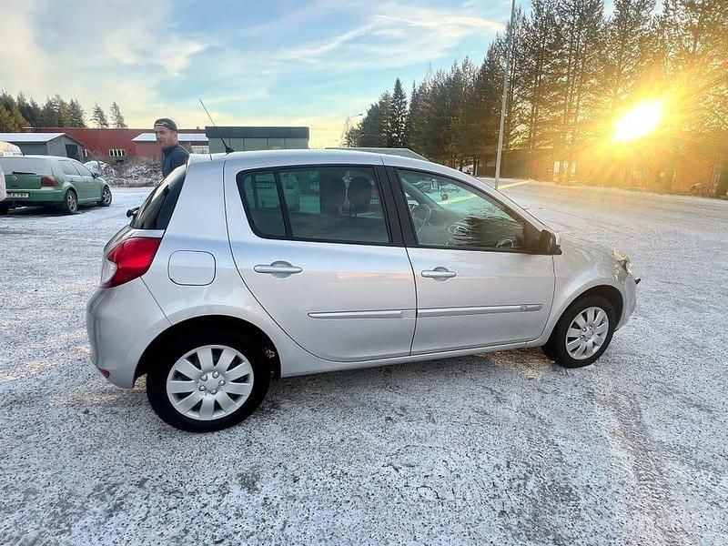 Begagnad 2012 Renault Clio R.S. Halvkombi | 34 000 kr (Marknadspris) - Bild 1/4