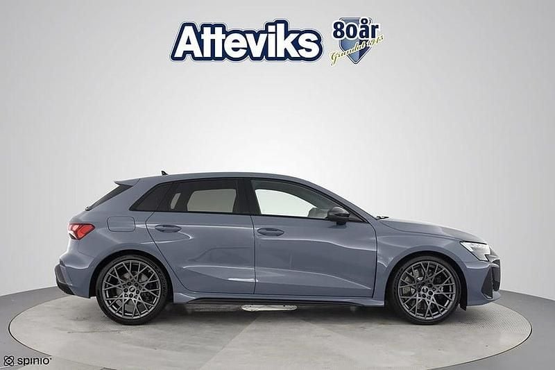 Begagnad Audi RS3 Sportback Comfort 406 HK (298 kW) 2024 Grå Halvkombi