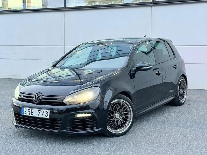 Begagnad VW Golf VI R 271 HK (199 kW) 2010 Svart Halvkombi