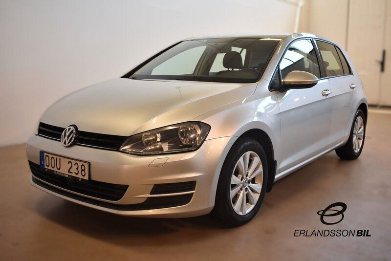 Silver Begagnad 2013 VW Golf VII Halvkombi | 99 900 kr (Marknadspris) - Bild 1/4