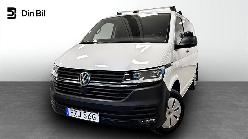 Vit Begagnad 2023 VW Transporter Van | 399 900 kr - Bild 1/4