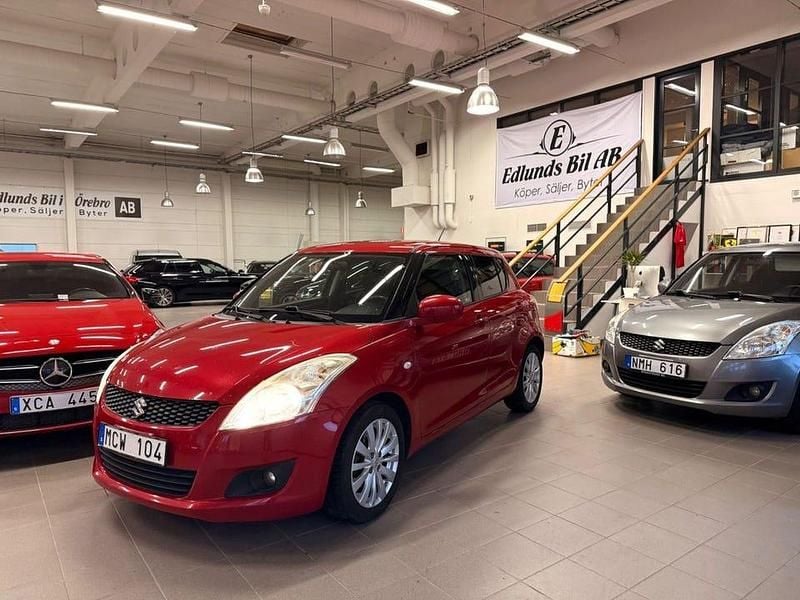 Begagnad Suzuki Swift 94 HK (69 kW) 2011 Röd Halvkombi