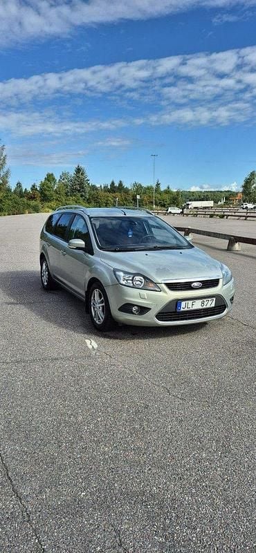 Grå Begagnad 2009 Ford Focus Kombi | 11 000 kr (Bra pris) - Bild 1/4