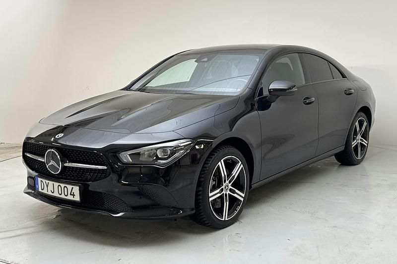 Svart Begagnad 2023 Mercedes CLA250 Progressive Sedan | 390 000 kr - Bild 1/4