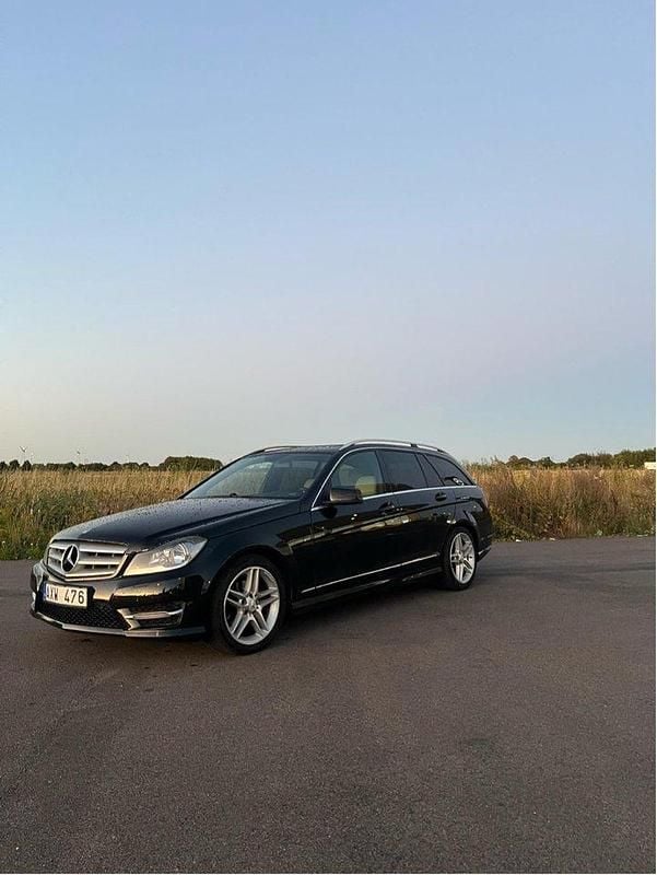Svart Begagnad 2013 Mercedes C220 AMG Kombi | 79 500 kr (Marknadspris) - Bild 1/4
