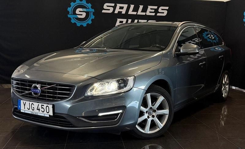 Grå Begagnad 2018 Volvo V60 Momentum Kombi | 132 900 kr (Superpris) - Bild 1/4