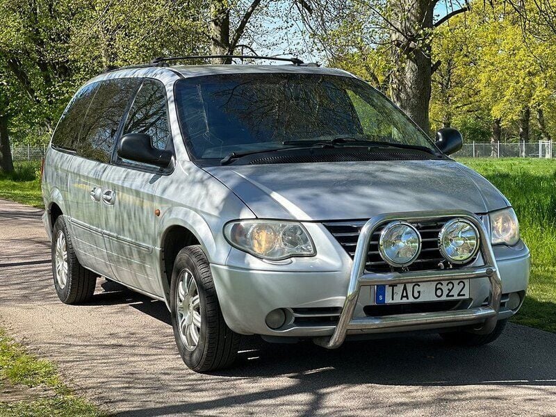Silver Begagnad 2005 Chrysler Grand Voyager Minibuss | 39 900 kr (Marknadspris) - Bild 1/4