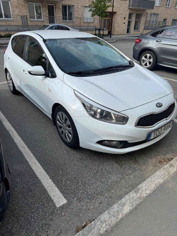 Vit Begagnad 2013 Kia Ceed EX Halvkombi | 42 000 kr (Bra pris) - Bild 1/4