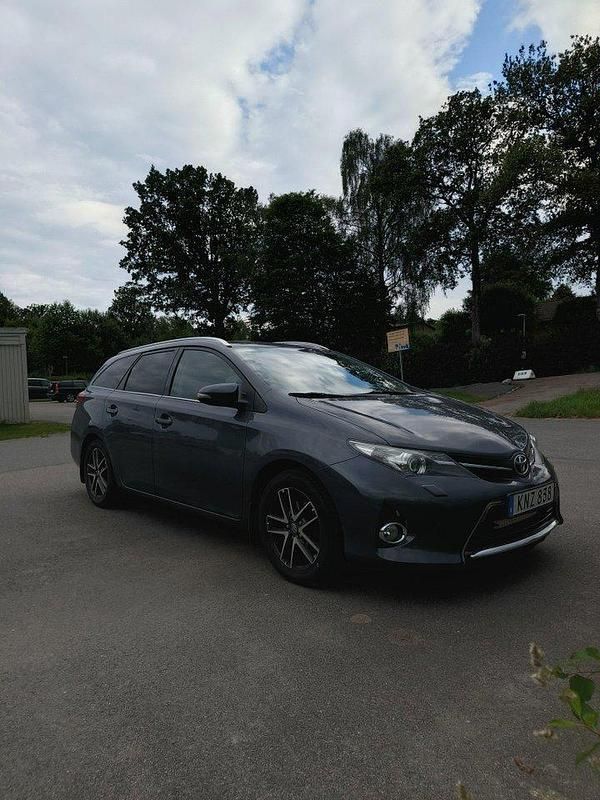 Blå Begagnad 2015 Toyota Auris Touring Sports Kombi | 105 000 kr (Bra pris) - Bild 1/4