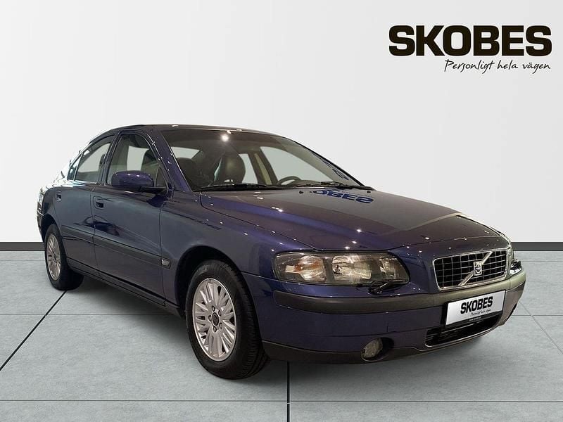 Mörkblå (blå) Begagnad 2004 Volvo S60 Business Edition Sedan | 79 900 kr - Bild 1/3