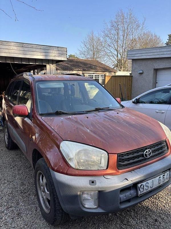 Röd Begagnad 2001 Toyota RAV4 SUV | 20 000 kr (Superpris) - Bild 1/4
