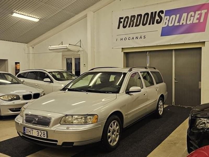 Ljusgrå Begagnad 2005 Volvo V70 Business Edition Kombi | 34 900 kr (Marknadspris) - Bild 1/4