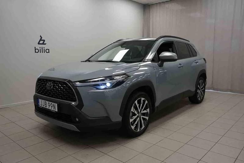 Grå Begagnad 2024 Toyota Corolla Cross SUV | 399 900 kr - Bild 1/1