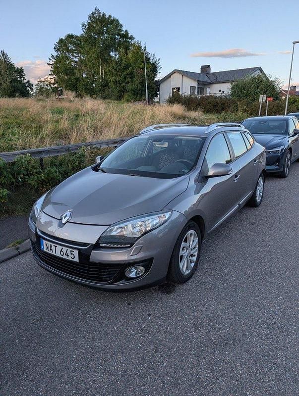 Grå Begagnad 2013 Renault Mégane GrandTour Kombi | 35 000 kr (Bra pris) - Bild 1/4