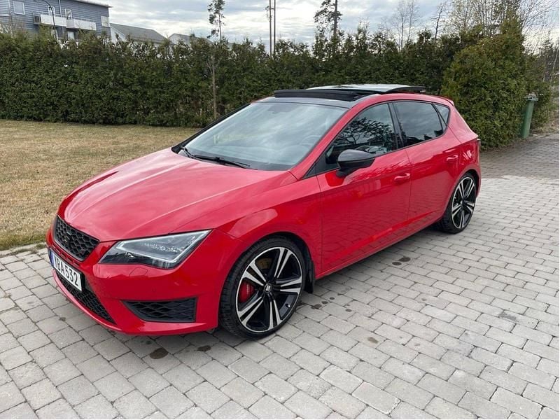 Röd Begagnad 2016 Cupra Leon Halvkombi | 167 900 kr (Bra pris) - Bild 1/4