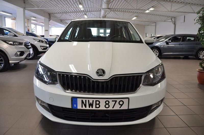 Begagnad Skoda Fabia Style 90 HK (66 kW) 2016 Vit Halvkombi