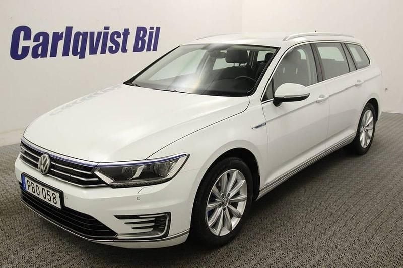Vit Begagnad 2018 VW Passat GTE Kombi | 255 000 kr (Marknadspris) - Bild 1/4