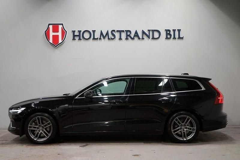 Svart Begagnad 2024 Volvo V60 Core Kombi | 364 900 kr (Bra pris) - Bild 1/4