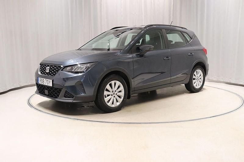 Grå Begagnad 2024 Seat Arona SUV | 198 900 kr (Marknadspris) - Bild 1/4