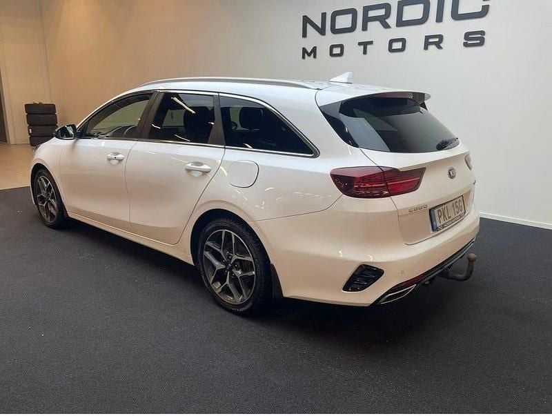 Begagnad Kia Ceed GT-Line 160 HK (117 kW) 2021 Vit Halvkombi