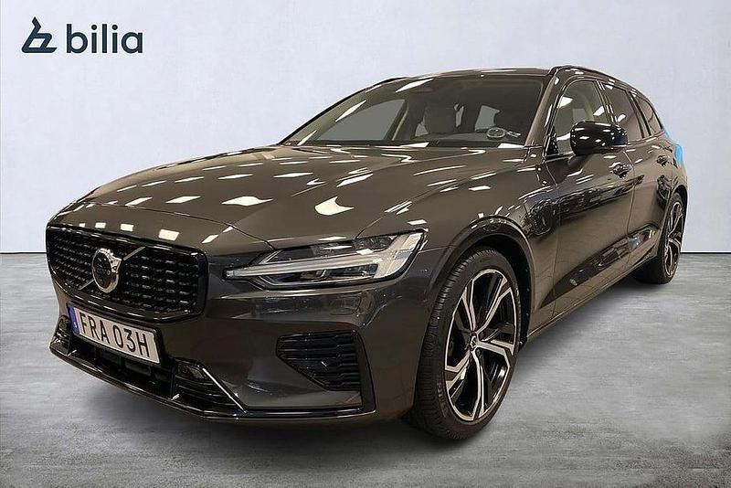 Grå Begagnad 2022 Volvo V60 Ultimate Kombi | 479 900 kr (Dyr) - Bild 1/3