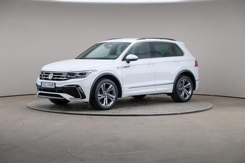 Pure white Begagnad 2021 VW Tiguan R-line SUV | 375 000 kr (Lite dyr) - Bild 1/4