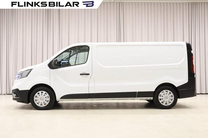 Vit Begagnad 2023 Renault Trafic Minibuss | 278 750 kr (Superpris) - Bild 1/4