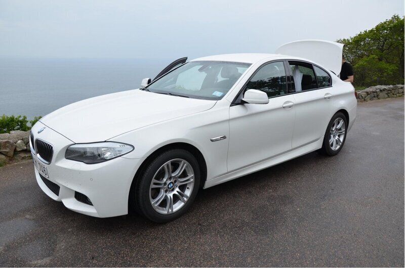 Vit Begagnad 2012 BMW 520 M Sport Sedan | 119 000 kr (Bra pris) - Bild 1/4